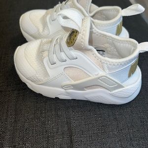 Nike Huarache Run (GS) Size 7 Little Kid White Sneaker/ Running Shoes